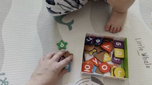 Распаковка игры с ребенком. Составляйка, смотрим фишки.