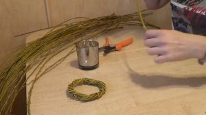 Как сплести венок для декора из веток ивы. How to weave a wreath for decor from willow branches