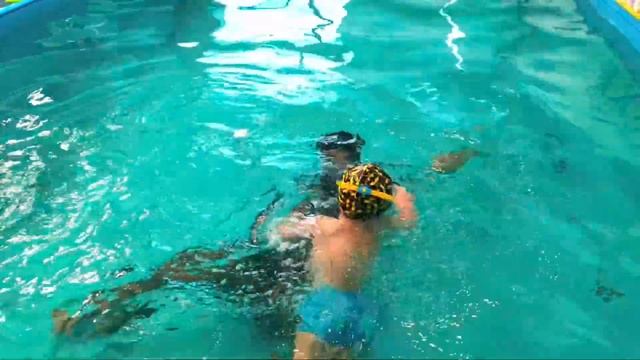 Плаваем под водой ? смотреть онлайн