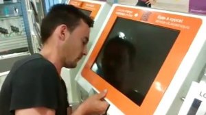 как  менять монитор на терминале оплаты