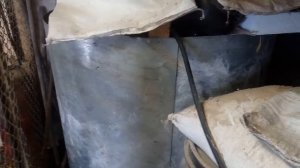 Где можно хранить зерно для кур.