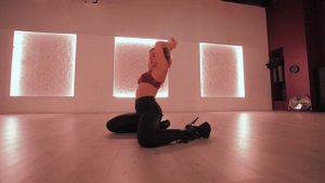 "Капли вниз по бедрам" - Скриптонит. Dance video - Strip