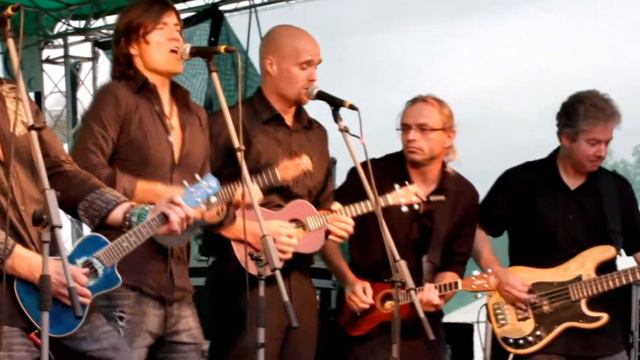 Ukulele orchestra jak Brno - Smells like teen spirit (ukulele cover) - Lebeda Festival смотреть онлайн