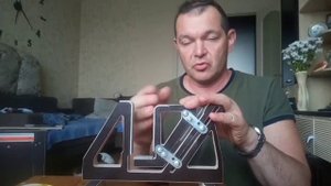 Держатель дверного полотна толщиной до 63 мм.