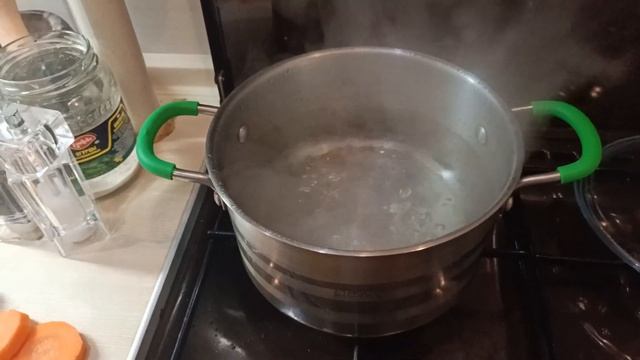 Как приготовить бульон, не снимая пену. Готовимся к 1 января, похмельный суп. смотреть онлайн