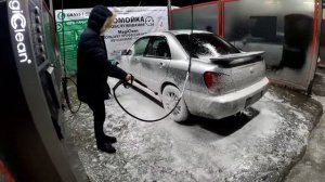 Мойка самообслуживания зимой без окон и дверей, как вообще на ней мыть машину???) Кто эти экстремал