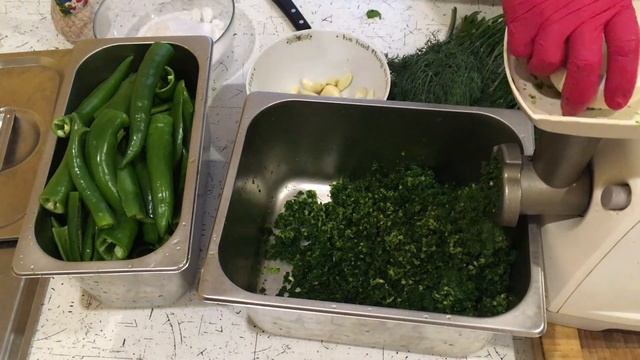 САМАЯ ВКУСНАЯ ГРУЗИНСКАЯ АДЖИКА С ЗЕЛЕНЬЮ. РЕЦЕПТ