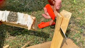 Как колоть дрова ножом?