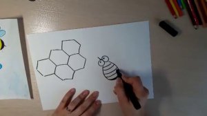 Учимся рисовать соты и пчел