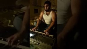 Цыган красиво поёт и жизнь бари