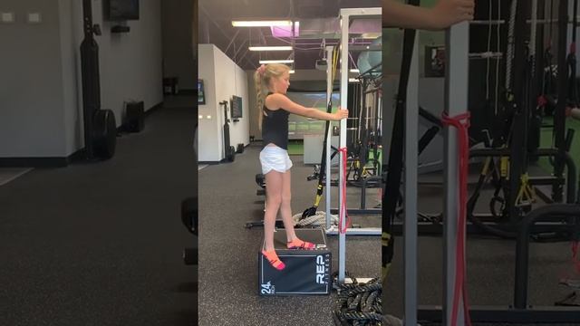 Single leg assisted squat - Denver Golf Performance - DGP