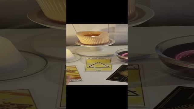 Онлайн-гадание на картах Таро - любит ли он меня?