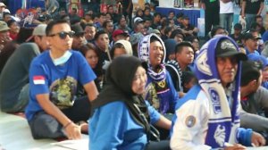 KESERUAN NONTON BARENG PERSIJA VS AREMA FC DI MALANG