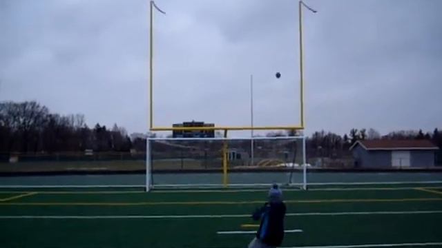Evan Weinert, 8 yrs old from Michigan, kicking field goal through uprights смотреть онлайн