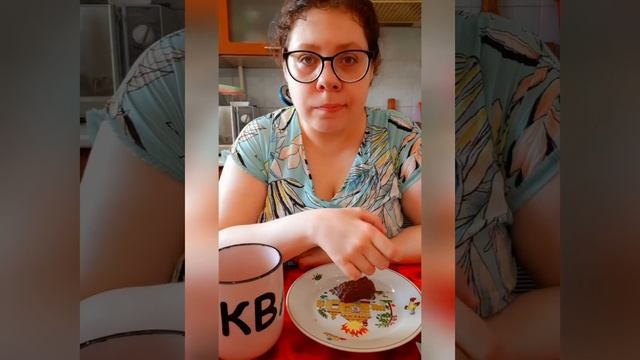 Мукбанг Два бутера Масло, Сыр и Ветчина, Чай с Молоком/Душевный разговор смотреть онлайн