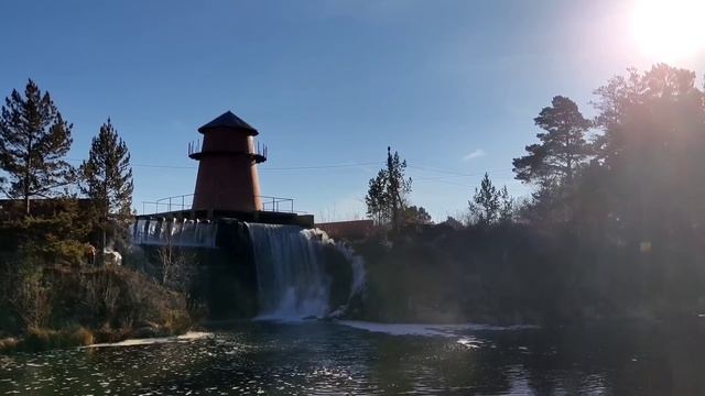 @Делающий добро(г... но) Сергей живёт у сестры?