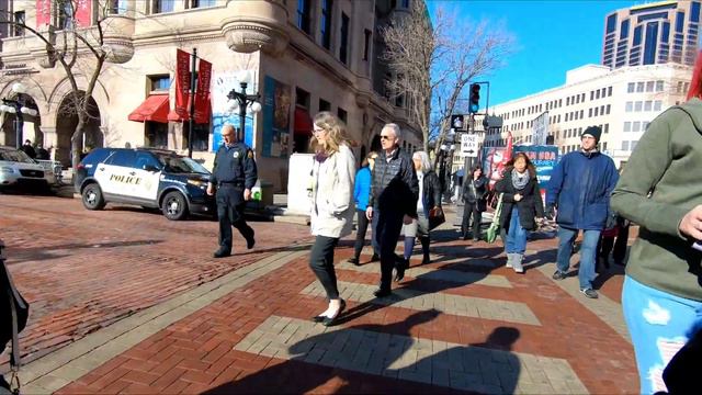 Disaster at the Ice Sculpture Garden!! - St. Paul Winter Carnival 2020 смотреть онлайн