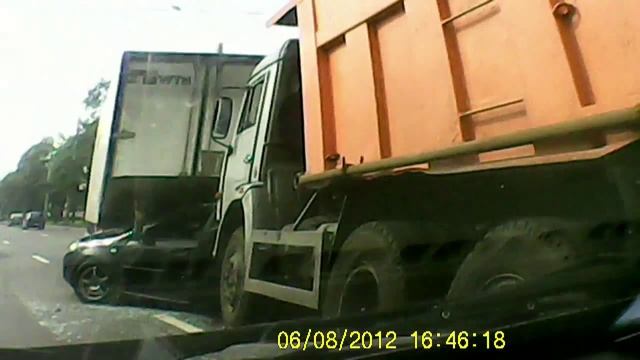 Последствия ДТП на Ленинском. Санкт-Петербург. 06.08.12 смотреть онлайн