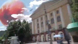 Огромная красная луна