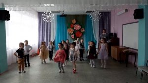 Вход на 8 марта "Праздник начинается " средняя группа