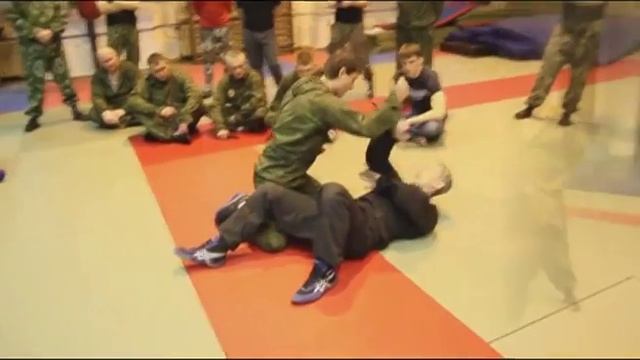 НОЖЕВОЙ БОЙ. Денис Ряузов /Спецподготовка. Боевые искусства
