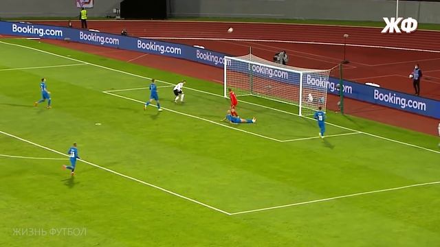 НЕ ПОЖАДНИЧАЛ И ПОМОГ ОДНОКЛУБНИКУ ЗАБИТЬ ГОЛ смотреть онлайн