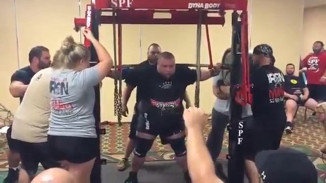 Джош Моррис (США), приседания в наколенниках - 390 кг, турнир в США. смотреть онлайн