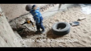 Реконструкция дачного дома. Обзор внутри дома, заливка пола, лестница.