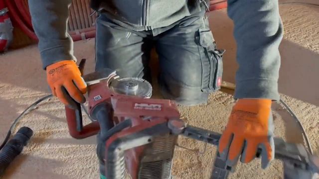 Делаем штробу под проводку без пыли!Инструмент Hilti. смотреть онлайн