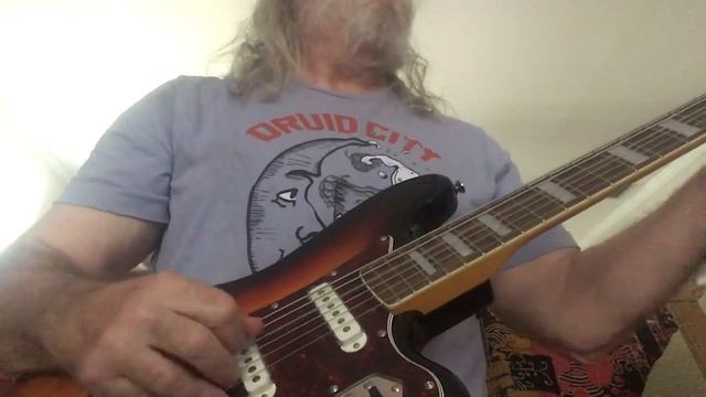 Squier Bass VI смотреть онлайн