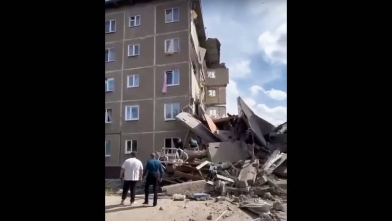 Взрыв газа обрушил два подъезда пятиэтажки в Нижнем Тагиле