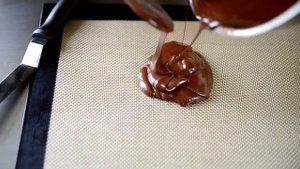 ШОКОЛАД с Малиной (ягодой, орехами, цукатами) ? ТЕМПЕРИРОВАНИЕ шоколада в домашних условиях / рецеп