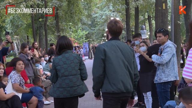 В Бишкеке на бульваре Эркиндик прошел модный показ смотреть онлайн