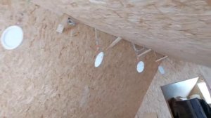 Освещение мансарды с наклонными стенами / Освещение потолка мансарды