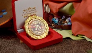 Поздравление юбилеем 75 летия — открытка с 75 летием женщине