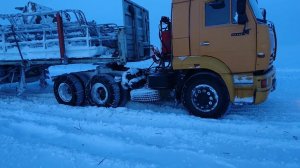 Возвращение с буровой после погрузки. 15.01.2017 Камаз 65116 топчет дорогу