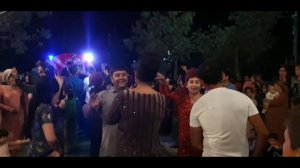 Свадьба ?в Таджикистане, Танцы ?парней против девушек.?