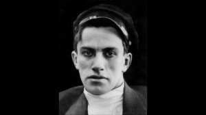 Скрипка и немножко нервно - Владимир Владимирович Маяковский