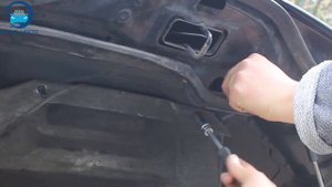 Установка амортизаторов капота на Mitsubishi Galant 9 / Митцубиши Галант 9
