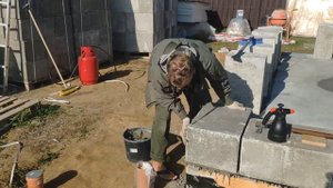 Первые ряды блоков полистиролбетон | Глазки серуны, ручки делуны
