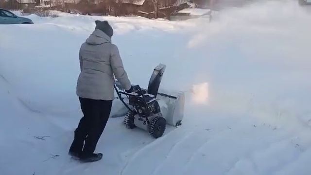 Я и снегоуборщик))) Снег убран,никто не пострадал)))) #зима,#выходныевдеревне,#жизньвдеревне.