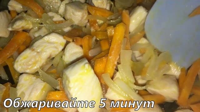 Wheat porridge with chicken in a frying pan смотреть онлайн
