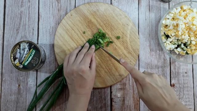 Салат с Консервированной Рыбой, Яйцом и Огурцом. Салат Готовится  Быстро и Просто. Всего 10 Минут.
