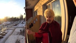 Пролили чай. К чему бы это? Мама рассказывает. Едим торт