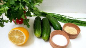 Салат из свежих огурцов.