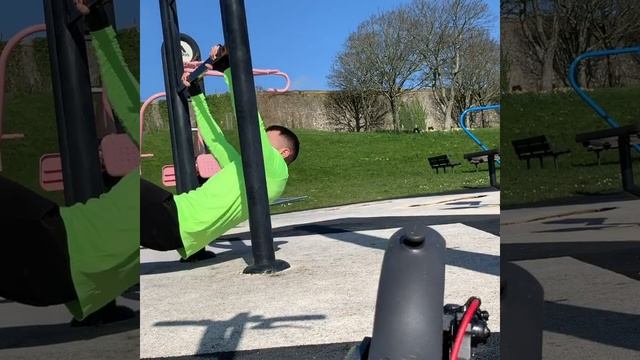 Подтягивания с упором ногами к узкой перекладине смотреть онлайн