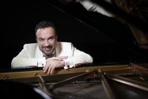 «А снег идет...». Сергей Жилин & Фонограф. Театральный зал Московский международный Дом музыки