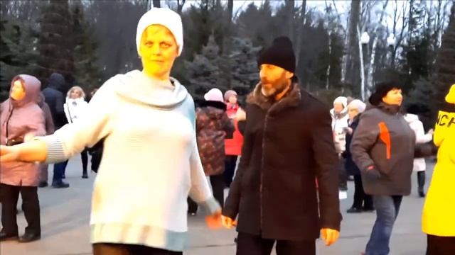 КАК СЕГОДНЯ ЯРКО В НЕБЕ СОЛНЦЕ СВЕТИТ!!! смотреть онлайн