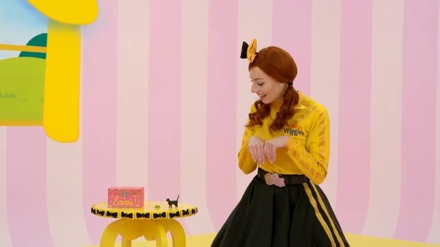 The Wiggles' Emma Watkins' Entire Routine, from Waking Up to Showtime | Allure смотреть онлайн