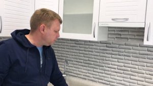 Кухня гостиная с диваном на 12 кв.м! Интересное решение по размещению встроенной техники